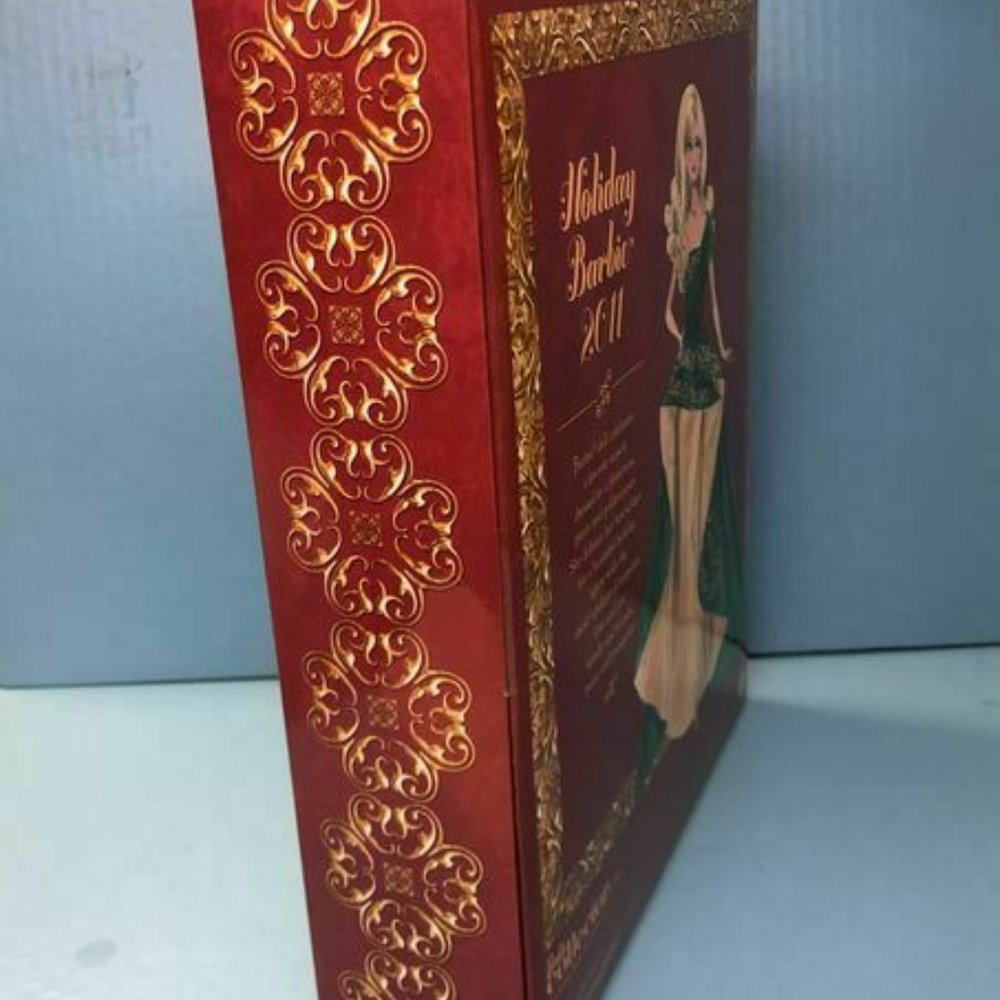 Mattel 2011 Holiday Barbie NRFB T7914 - Picture 4 of 5